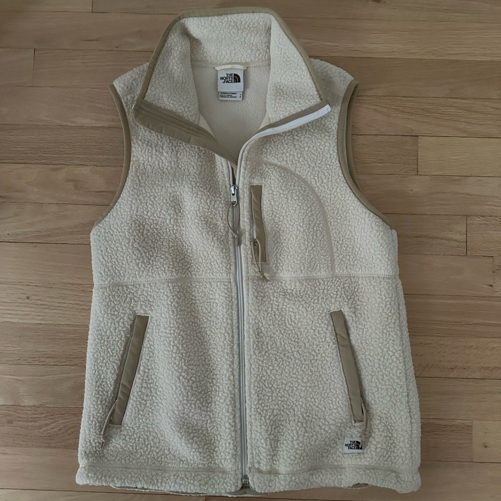 Women’s The North Face Off-White Fleece Vest - Small